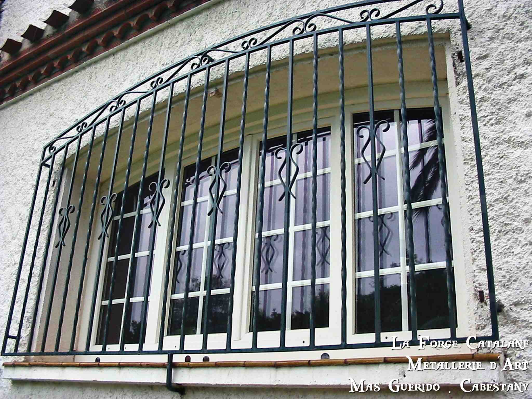 grille securite portection cintre torsade volutes fer Forge Catalane Cabestany.jpg